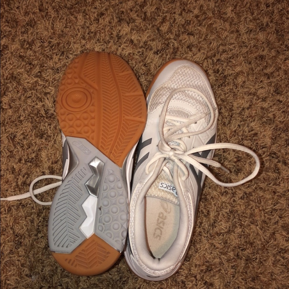 Volleyball shoes